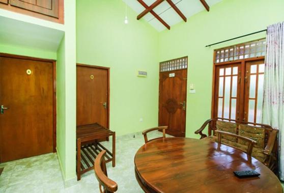 Airport Green View Resort Andiambalama Bagian luar foto