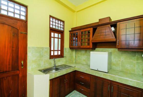 Airport Green View Resort Andiambalama Bagian luar foto