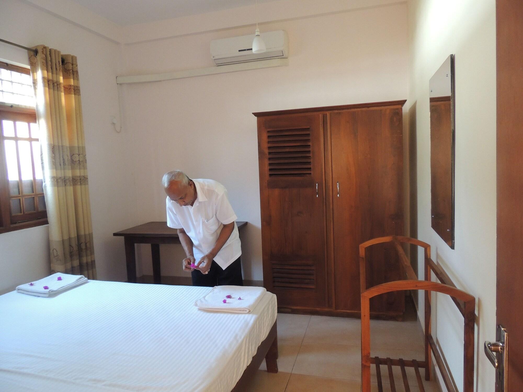 Airport Green View Resort Andiambalama Bagian luar foto