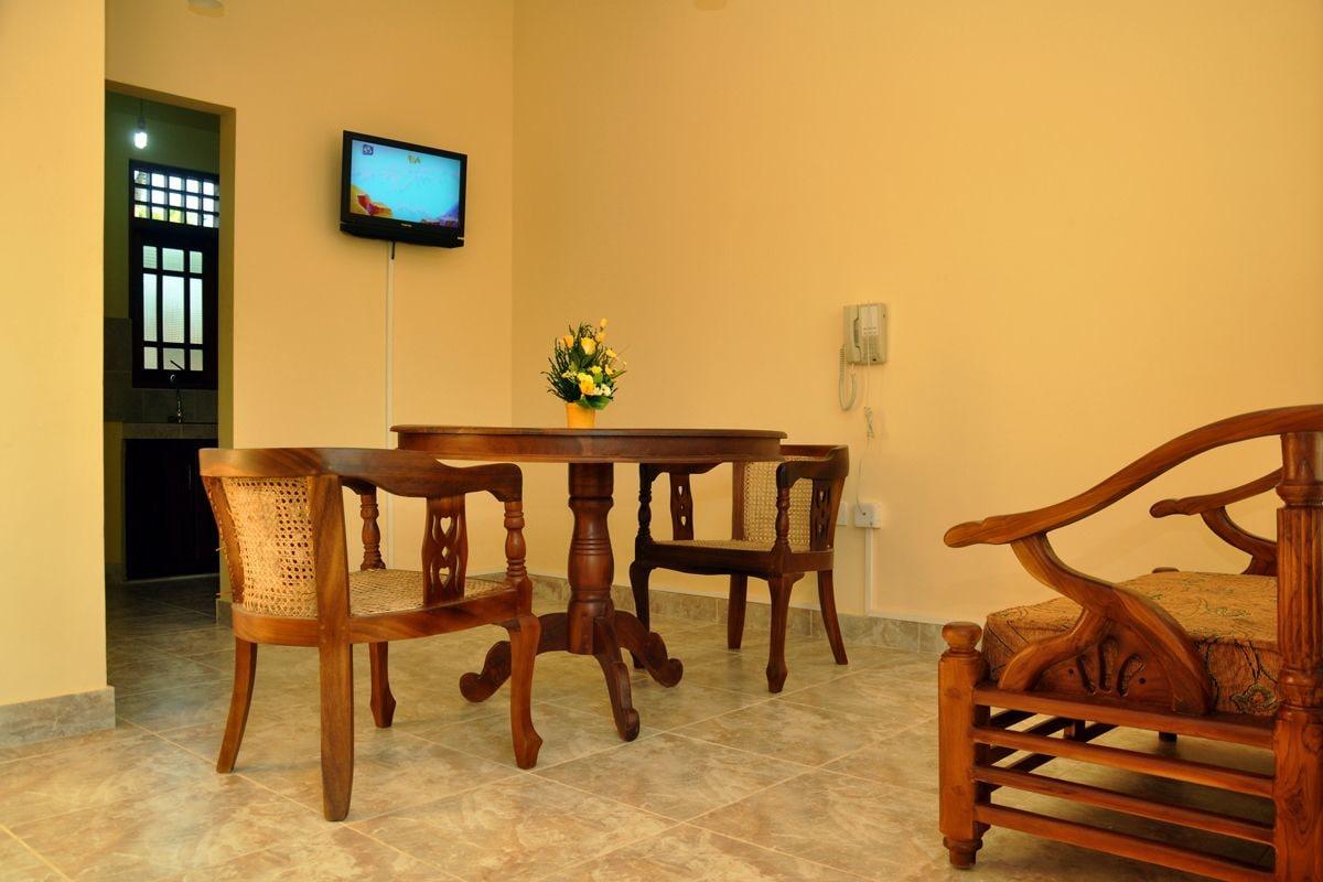 Airport Green View Resort Andiambalama Bagian luar foto