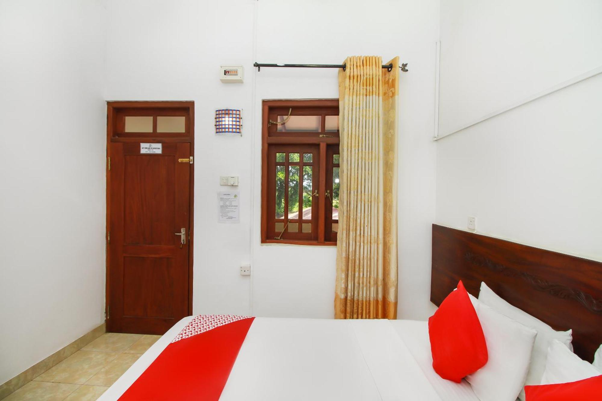 Airport Green View Resort Andiambalama Bagian luar foto