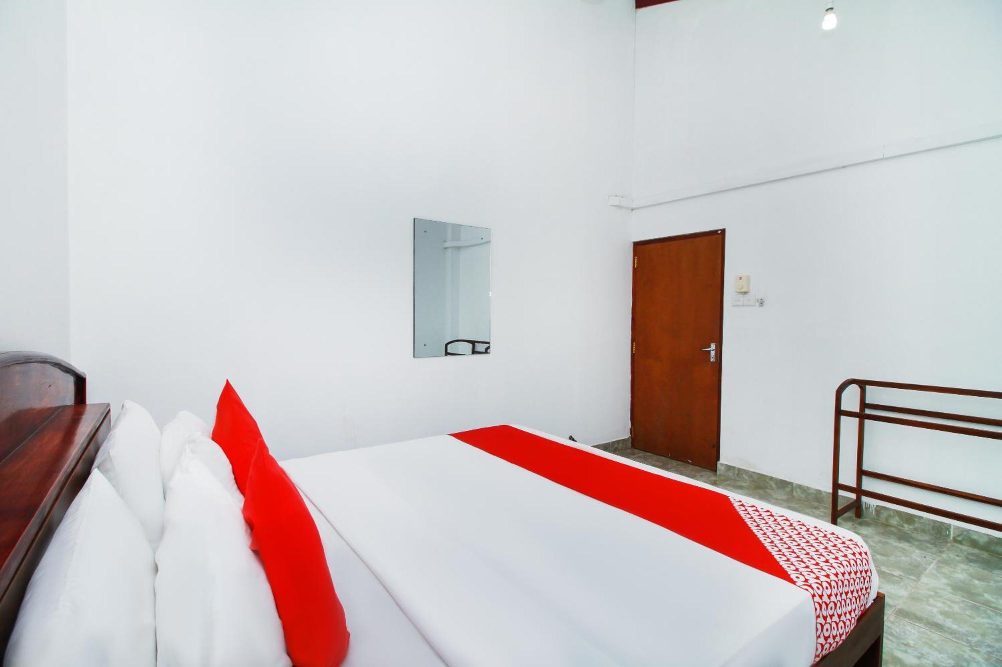 Airport Green View Resort Andiambalama Bagian luar foto