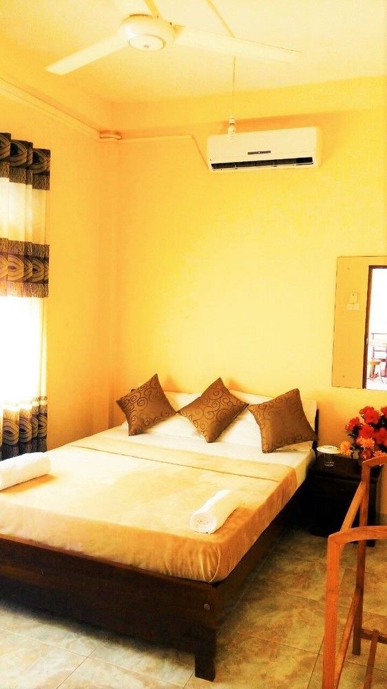 Airport Green View Resort Andiambalama Bagian luar foto