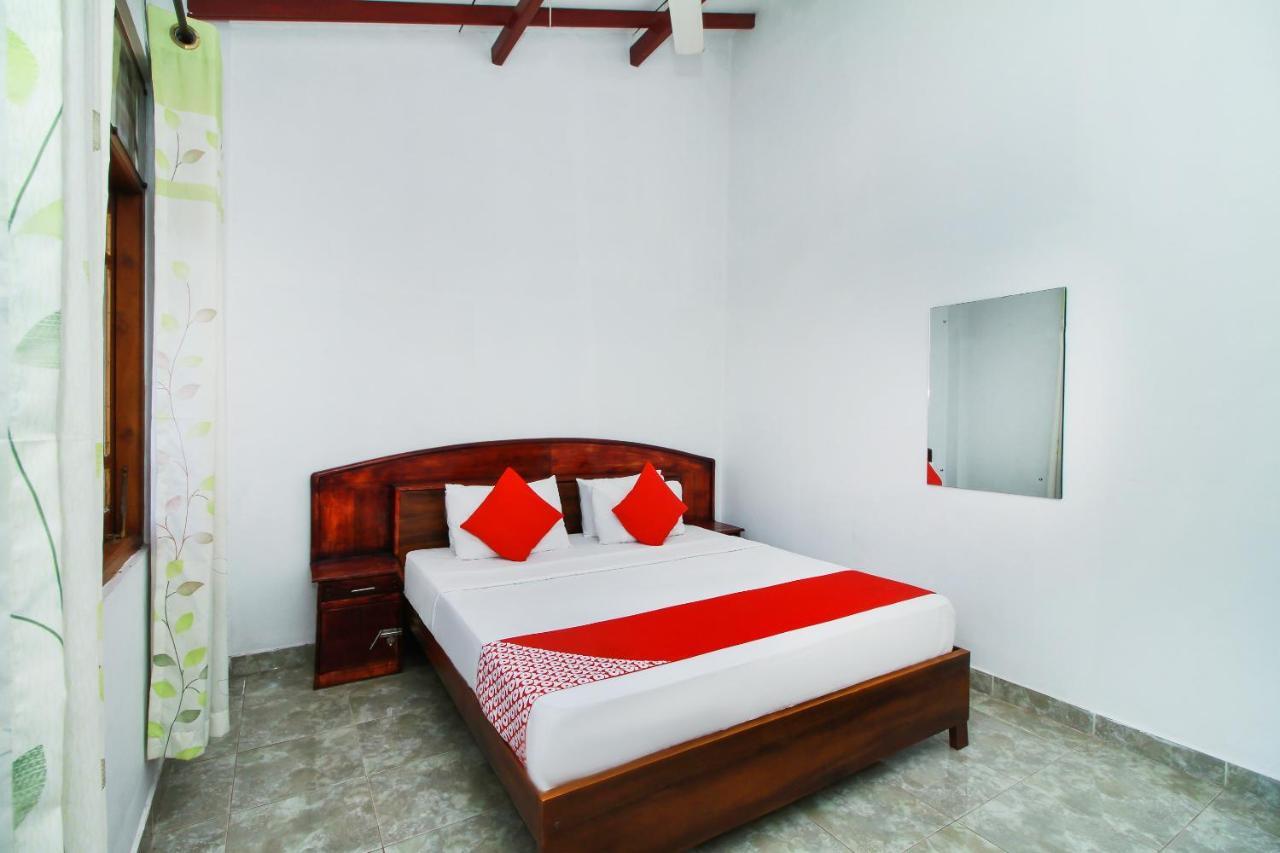 Airport Green View Resort Andiambalama Bagian luar foto