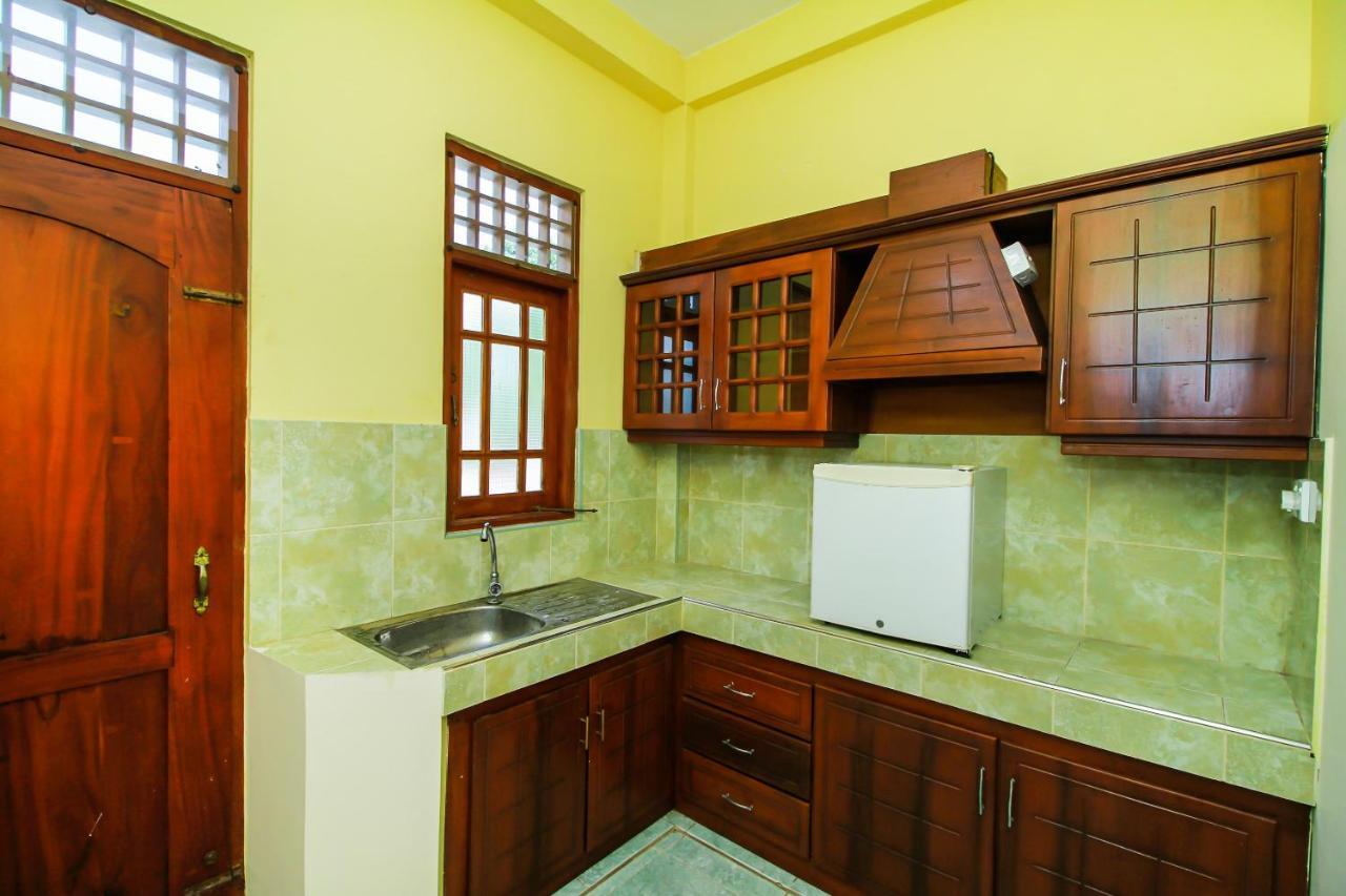 Airport Green View Resort Andiambalama Bagian luar foto