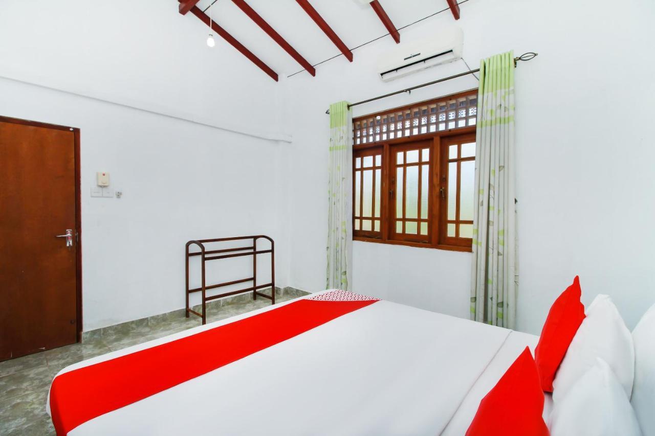 Airport Green View Resort Andiambalama Bagian luar foto