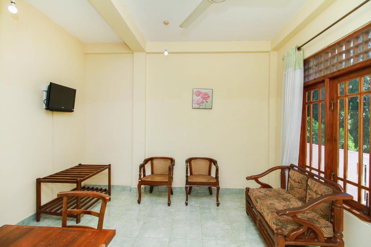 Airport Green View Resort Andiambalama Bagian luar foto
