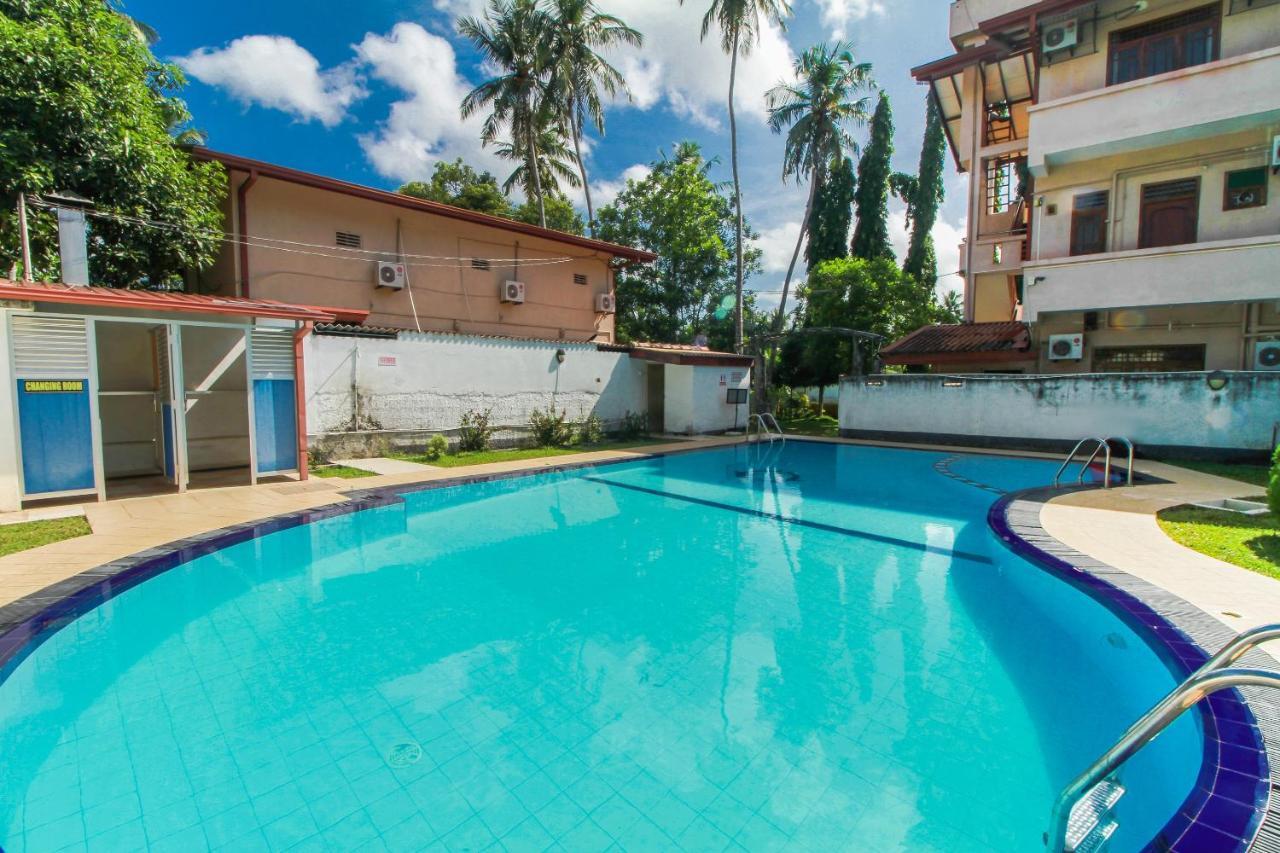 Airport Green View Resort Andiambalama Bagian luar foto