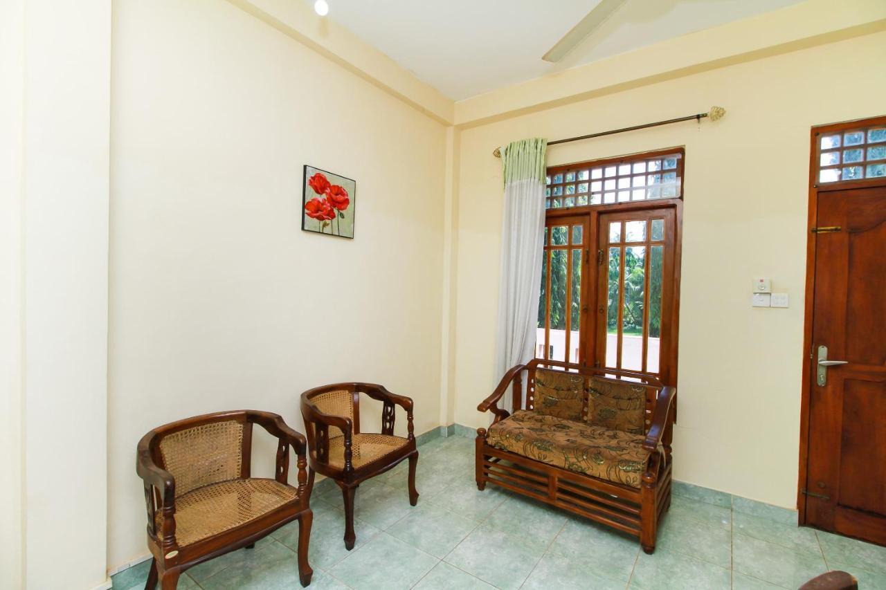 Airport Green View Resort Andiambalama Bagian luar foto