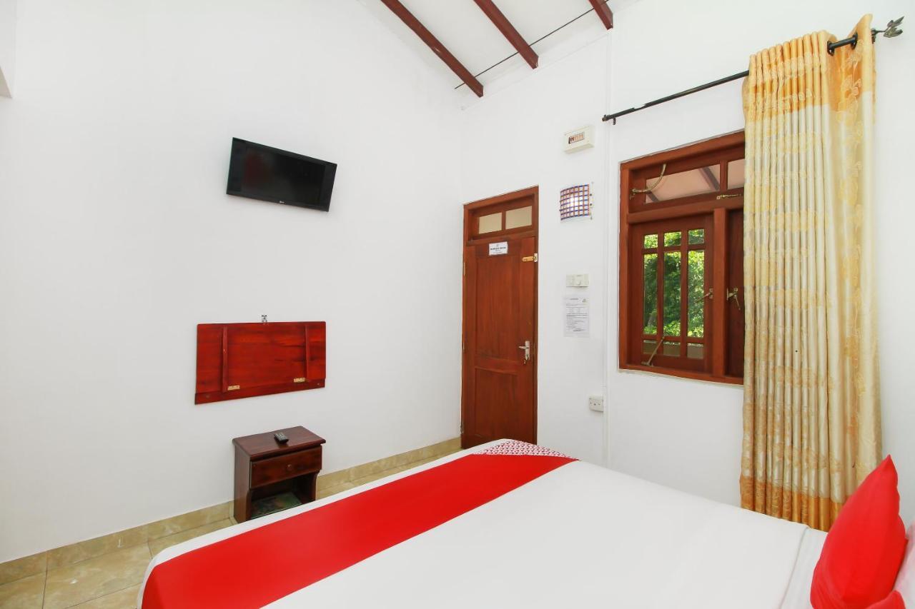 Airport Green View Resort Andiambalama Bagian luar foto